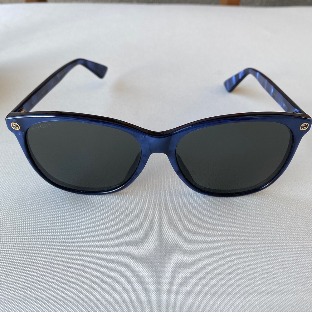 GUCCI Limited Edition Blue Pearl Sunglasses - Picture 3 of 9